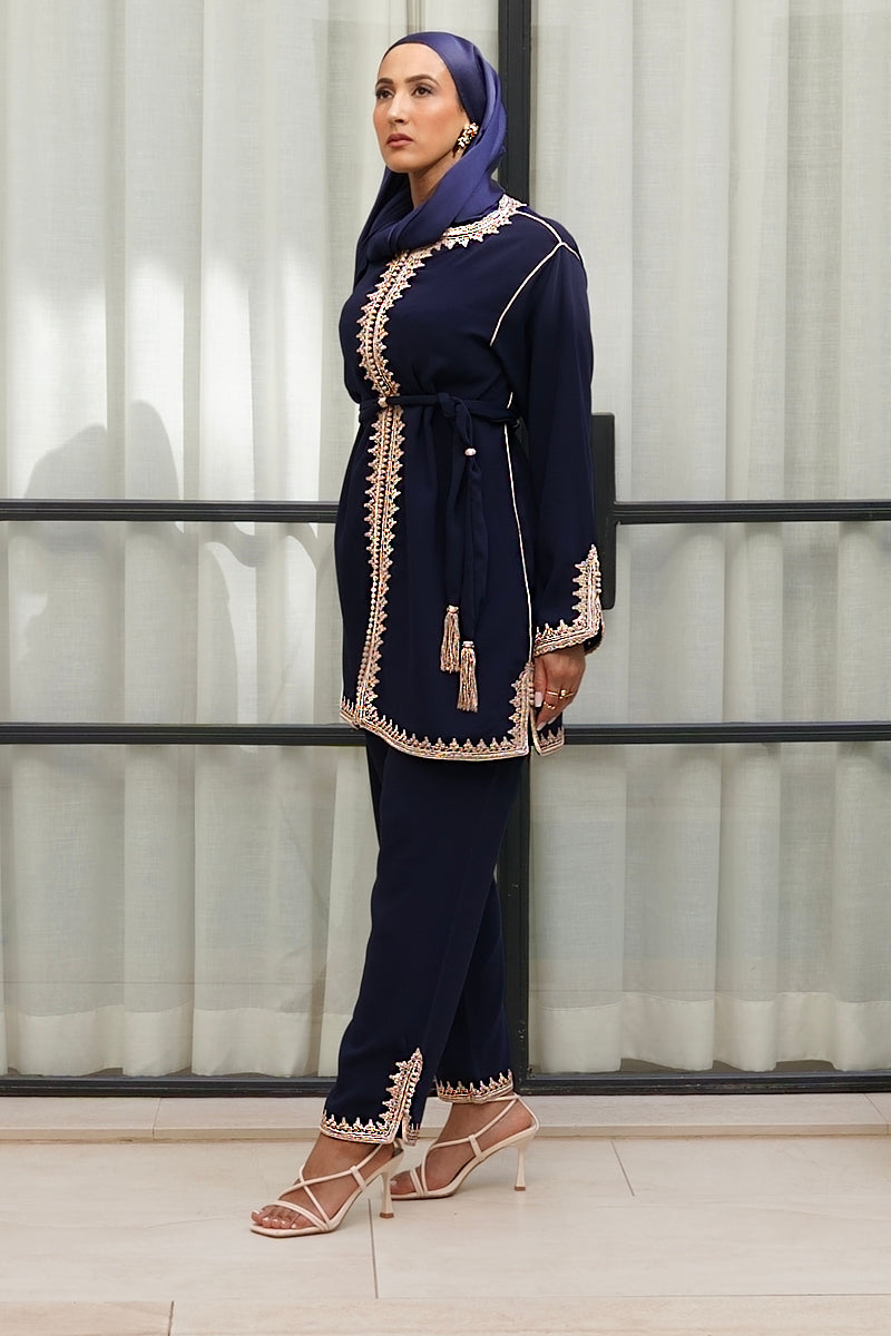 Détail broderie sam hor du Jabador femme marocain Sahar Édition bleu marine